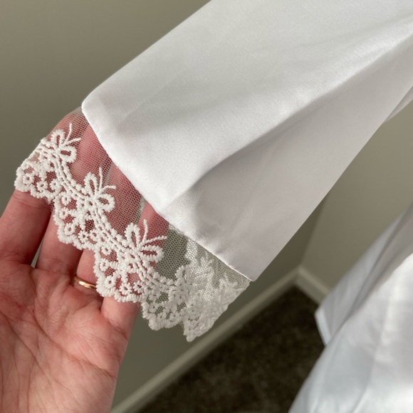 Bridal Robe with Lace and faux Silk - Picture 10 of 12